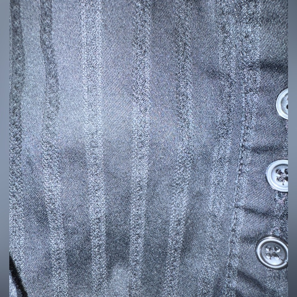 Ann Taylor Petite Textured Black Short Sleeve Button-Down Shirt, Size 0P - Picture 5 of 11